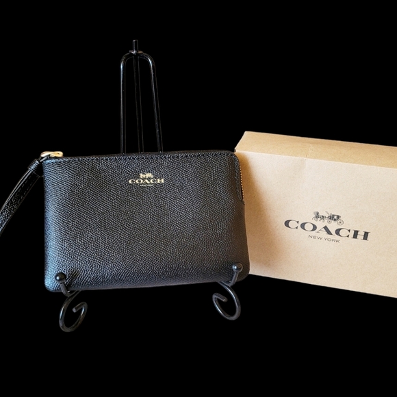 Coach Black Pebble Small Leather Wristlet New in Box - Picture 1 of 3